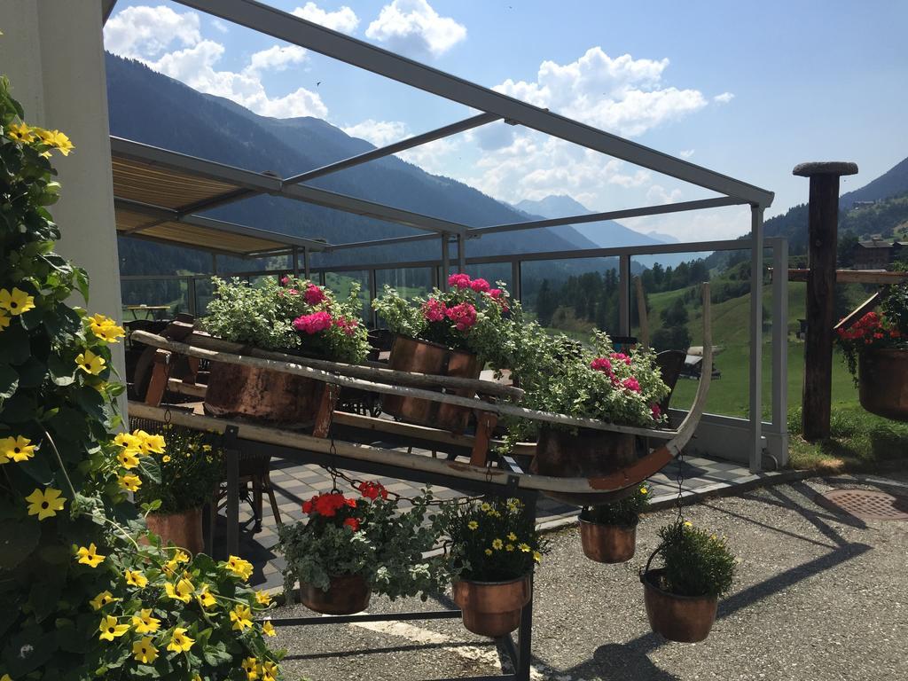 Hotel Weisshorn Goms エクステリア 写真